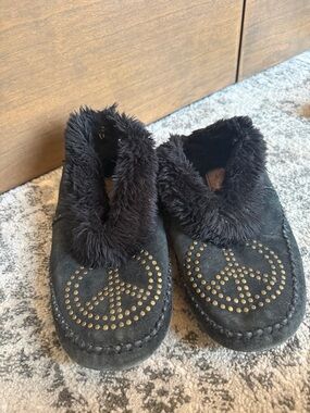 Lucky Brand peace sign moccasins